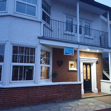 Highfield Guest House เชอริงแงม ภายนอก รูปภาพ