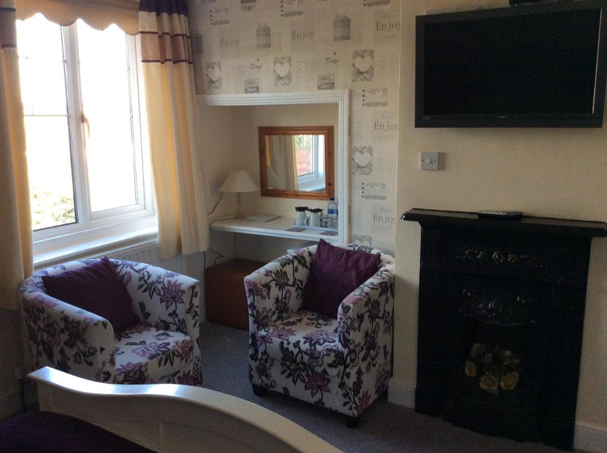 Highfield Guest House เชอริงแงม ภายนอก รูปภาพ