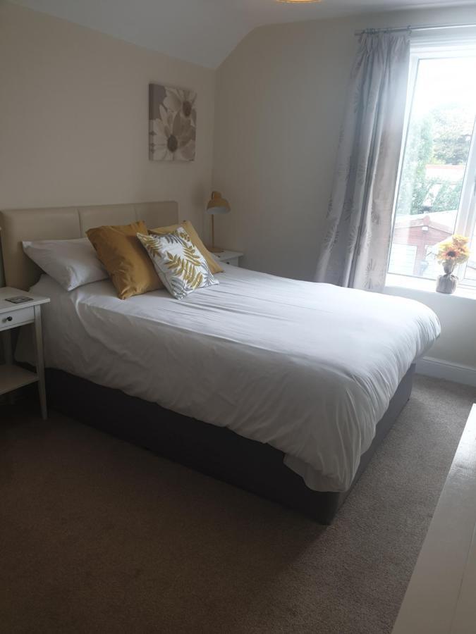 Highfield Guest House เชอริงแงม ภายนอก รูปภาพ