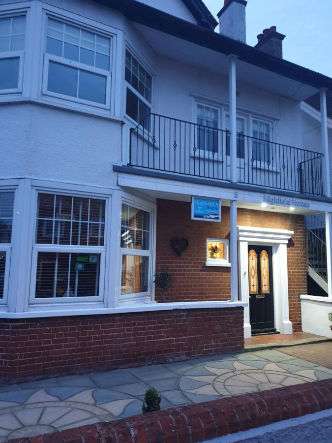 Highfield Guest House เชอริงแงม ภายนอก รูปภาพ